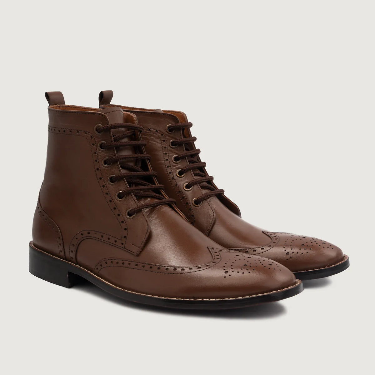 Duster Brogues Derby Коричневий Шкіряні черевики для Чоловіків in Brown Full-Grain Leather - Вигляд спереду та приталений силует | Купити в офіційному онлайн-магазині