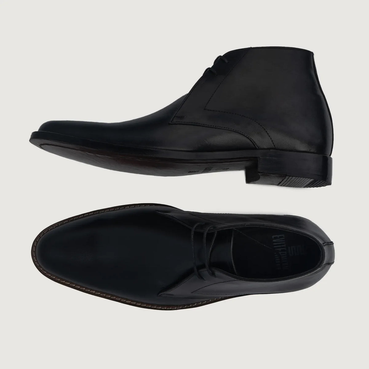 Corry Chukka Чорний Шкіряні черевики для Чоловіків For Men - Посилений задник та точна подвійна строчка