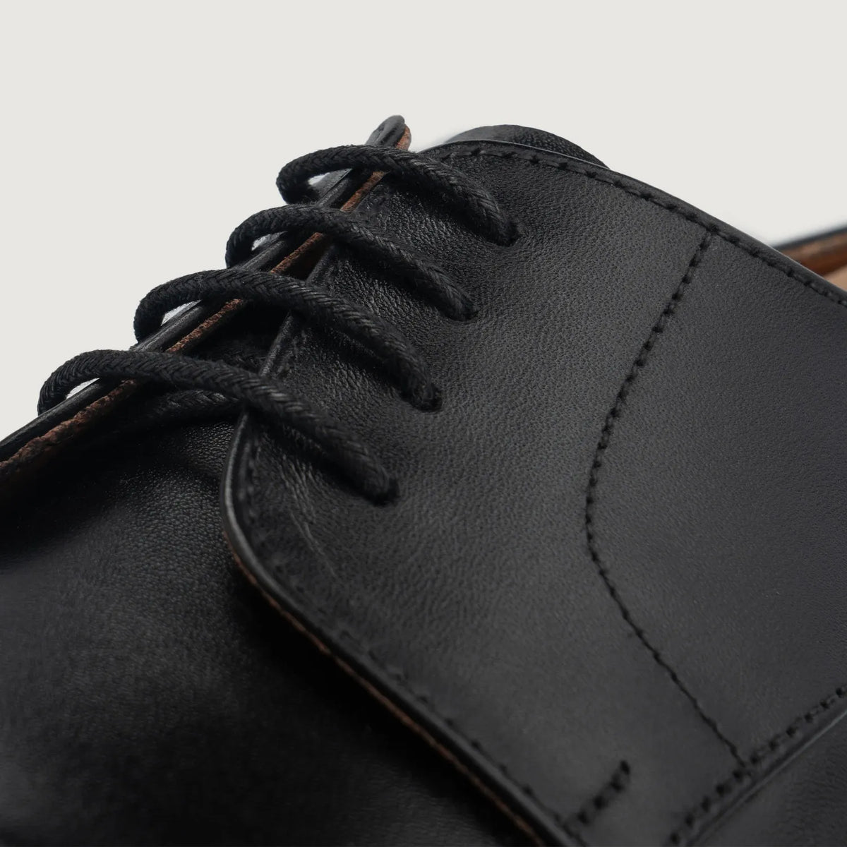 High-Traction Rubber Outsole & Lug Tread Pattern on Attorney Шкіряні туфлі дербі для Чоловіків For Men