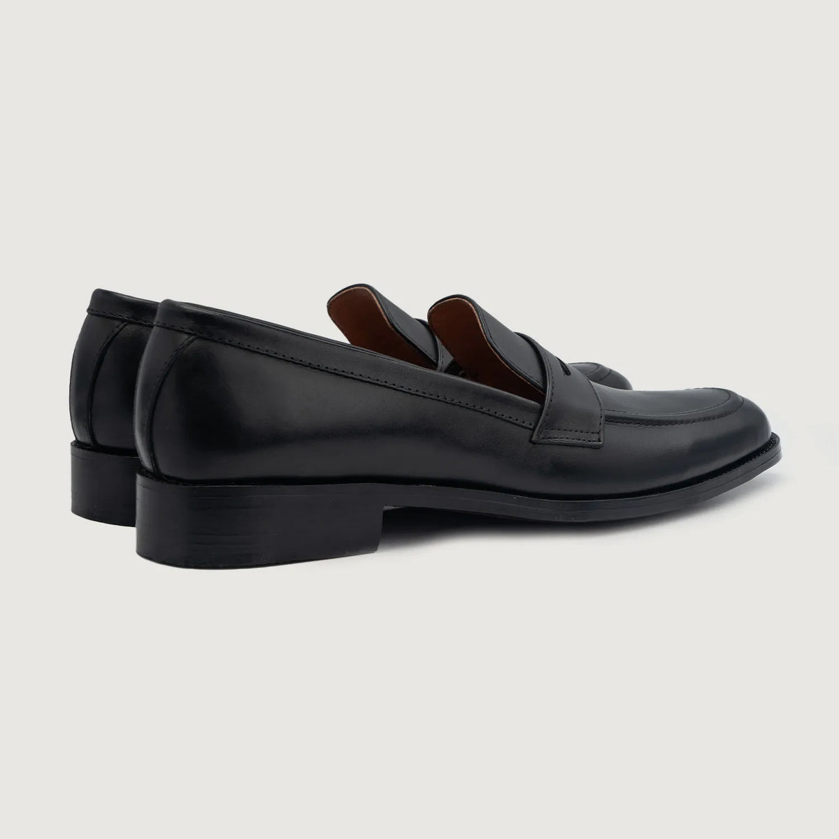 High-Traction Rubber Outsole & Lug Tread Pattern on Baxton Чорний Шкіряні лофери для Чоловіків For Men