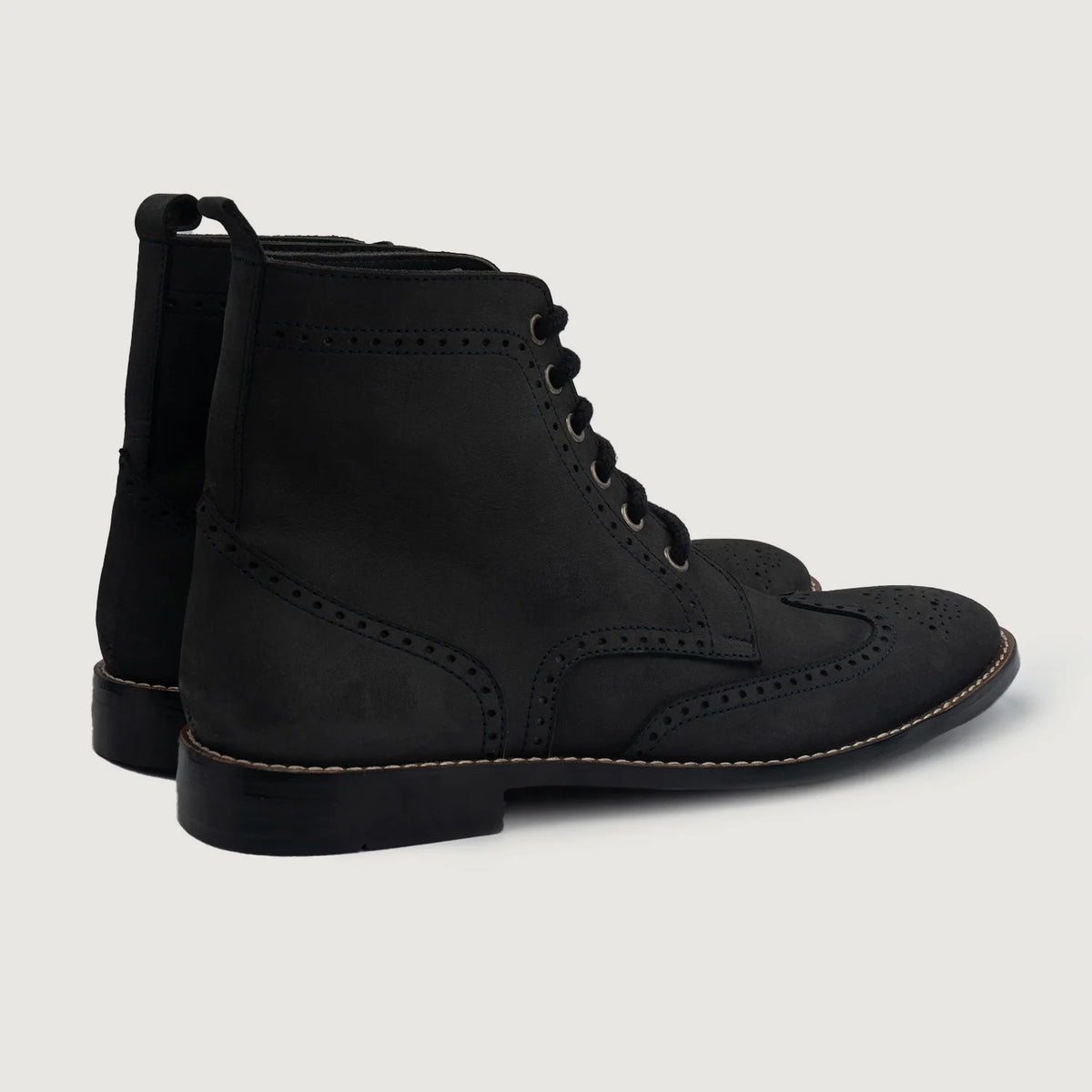 Duster Brogues Derby Чорний Nubuck Шкіряні черевики для Чоловіків For Men - Вигляд збоку з ергономічним кроєм рукава