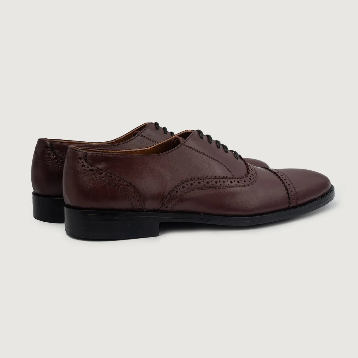 High-Traction Rubber Outsole & Lug Tread Pattern on Greyson Brogues Oxford Бордовий Шкіряне взуття для Чоловіків For Men