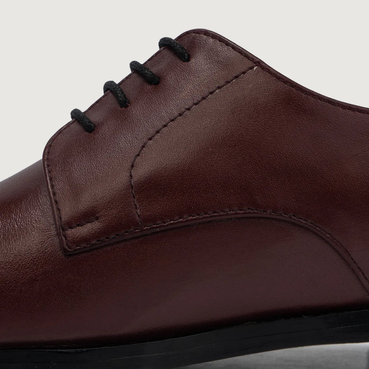 Authentic Full-Grain Leather Grain Depth & Pull-Up Patina Texture Detail