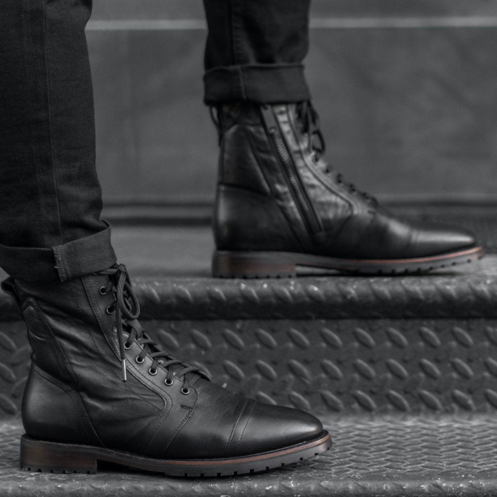 Tailored Rib Cuffs & Hem Craftsmanship Construction Detail on Casa Moto Чорний Шкіряні черевики для Чоловіків