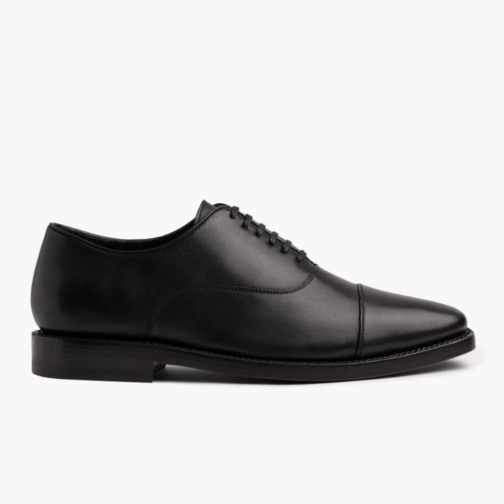 Black Full-Grain leather Sneakers - Рантова конструкція Goodyear Welt та носок взуття