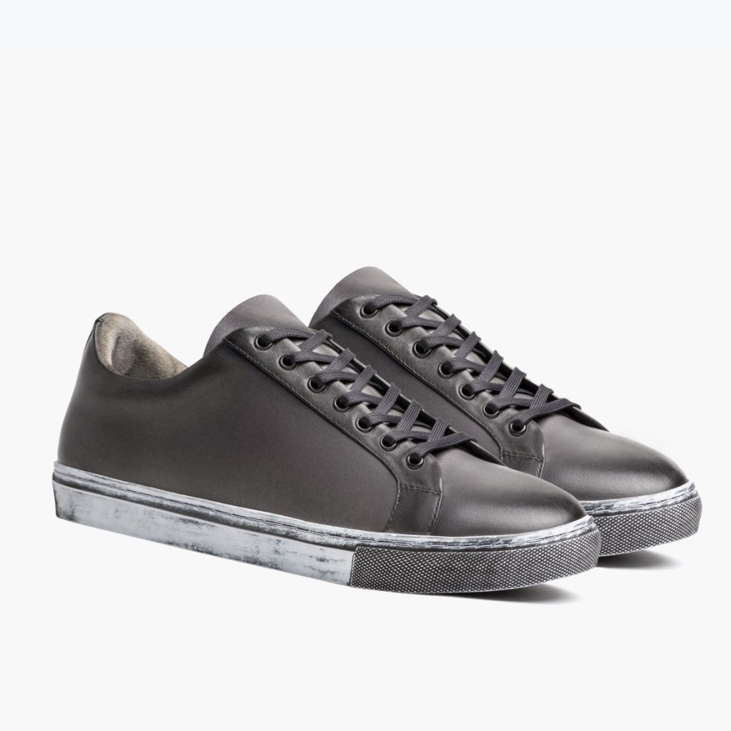 Premier Low Top Distressed Grey Шкіряні кеди для Чоловіків For Men in Grey Full-Grain Leather - Вигляд збоку | Купити в офіційному онлайн-магазині