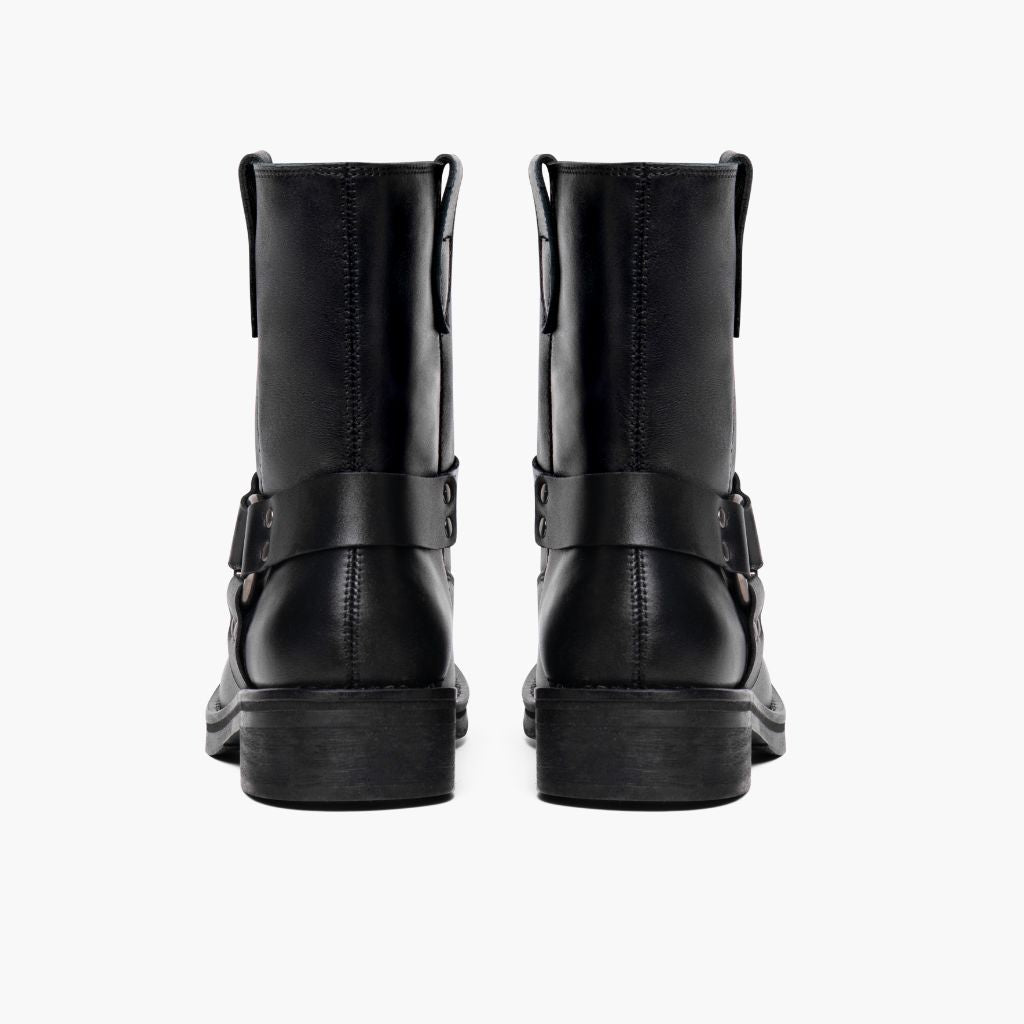 High-Traction Rubber Outsole & Lug Tread Pattern on Outlaw Чорний Шкіряні черевики для Жінок
