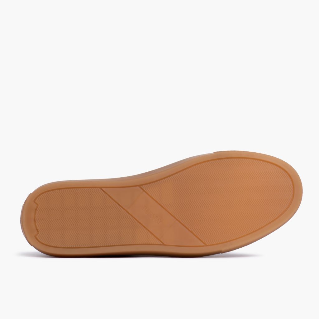 High-Traction Rubber Outsole & Lug Tread Pattern on Premier Low Top Camel Шкіряні кеди для Жінок
