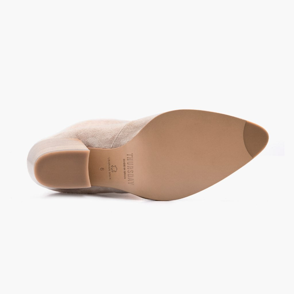 High-Traction Rubber Outsole & Lug Tread Pattern on Tempest Sand Шкіряні черевики для Жінок