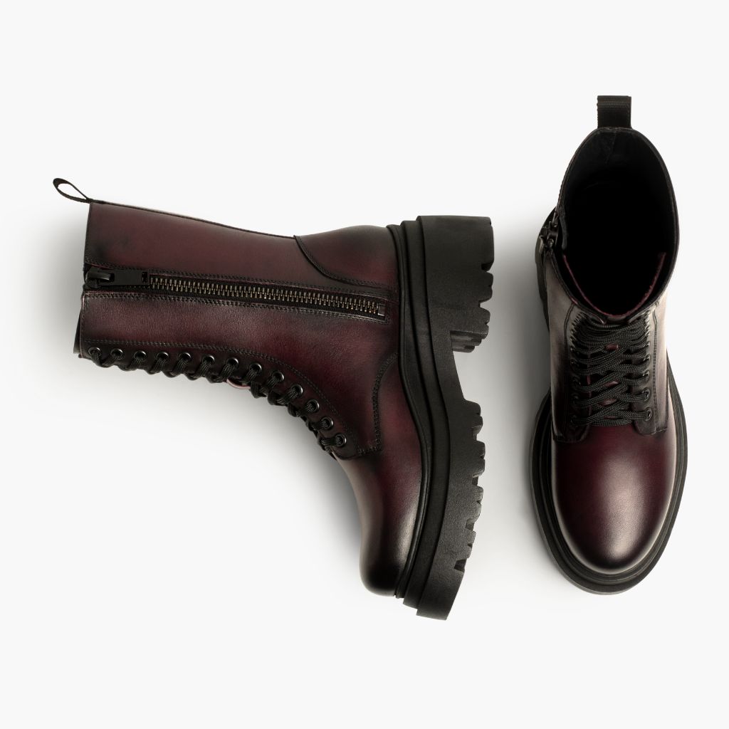 High-Traction Rubber Outsole & Lug Tread Pattern on Fatale Чорний Cherry Шкіряні черевики для Жінок