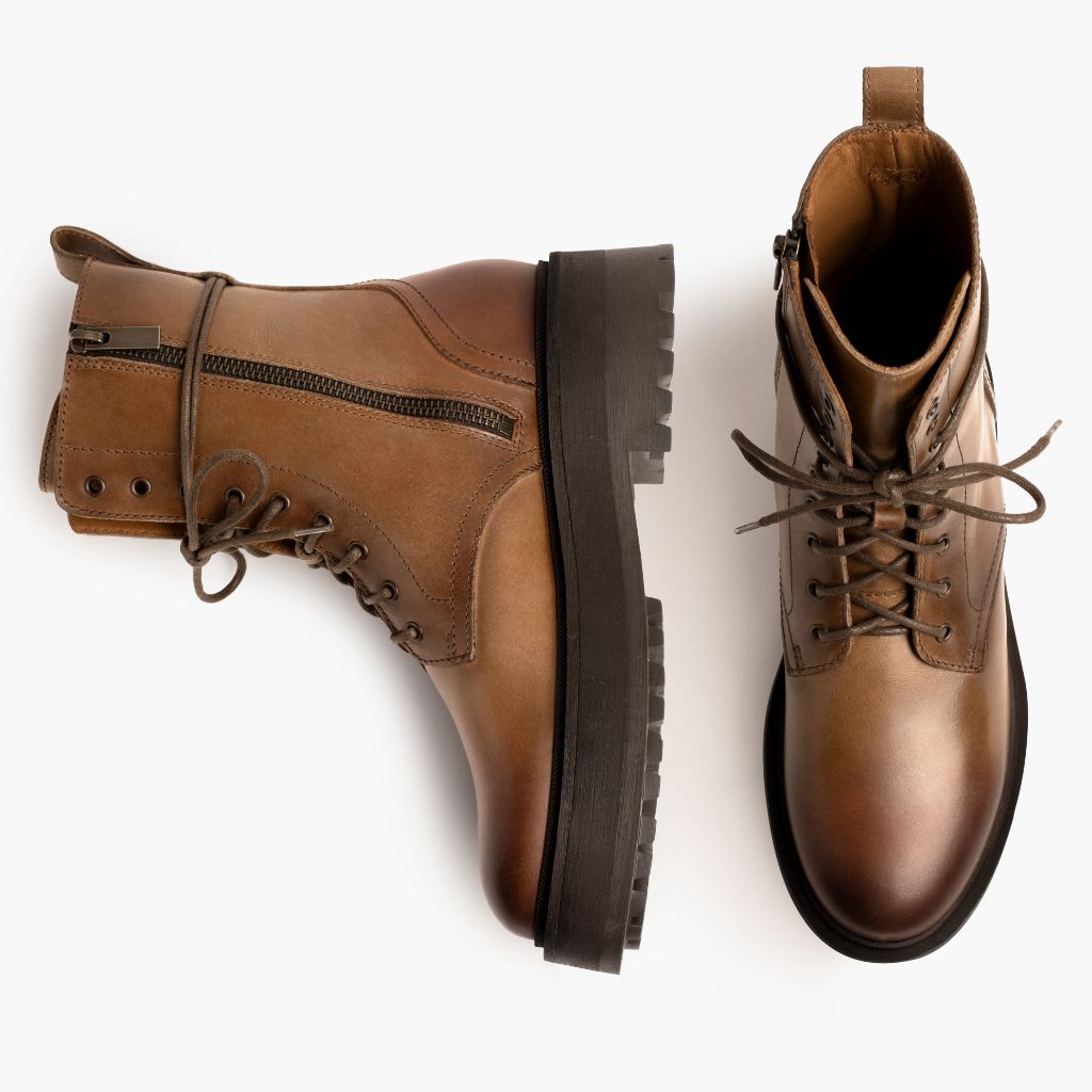 High-Traction Rubber Outsole & Lug Tread Pattern on Quest Natural Шкіряні черевики для Жінок
