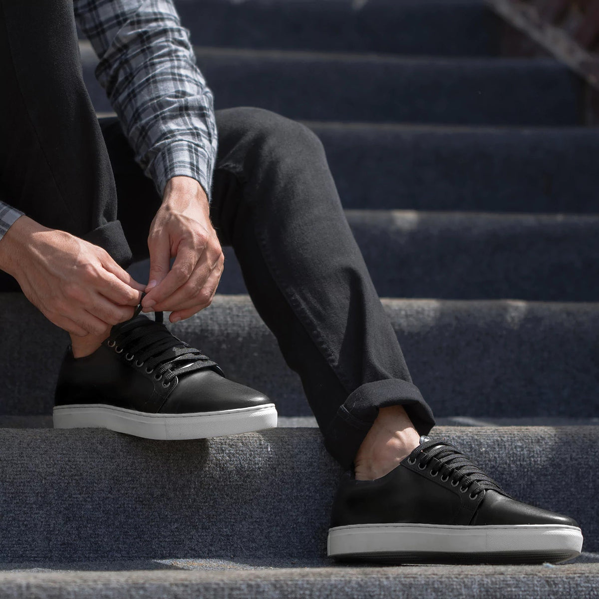 High-Traction Rubber Outsole & Lug Tread Pattern on Murphy Low Top Чорний Шкіряні кеди для Чоловіків