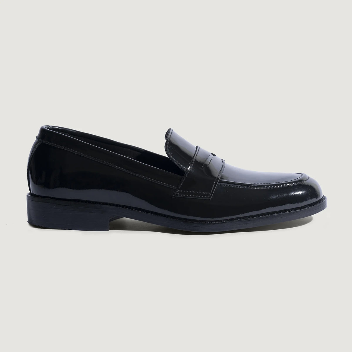 Patent Black Full-Grain leather Loafers - Рантова конструкція Goodyear Welt та носок взуття