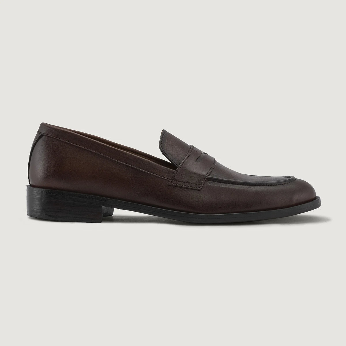 Burnished Brown Full-Grain leather Loafers - Рантова конструкція Goodyear Welt та носок взуття