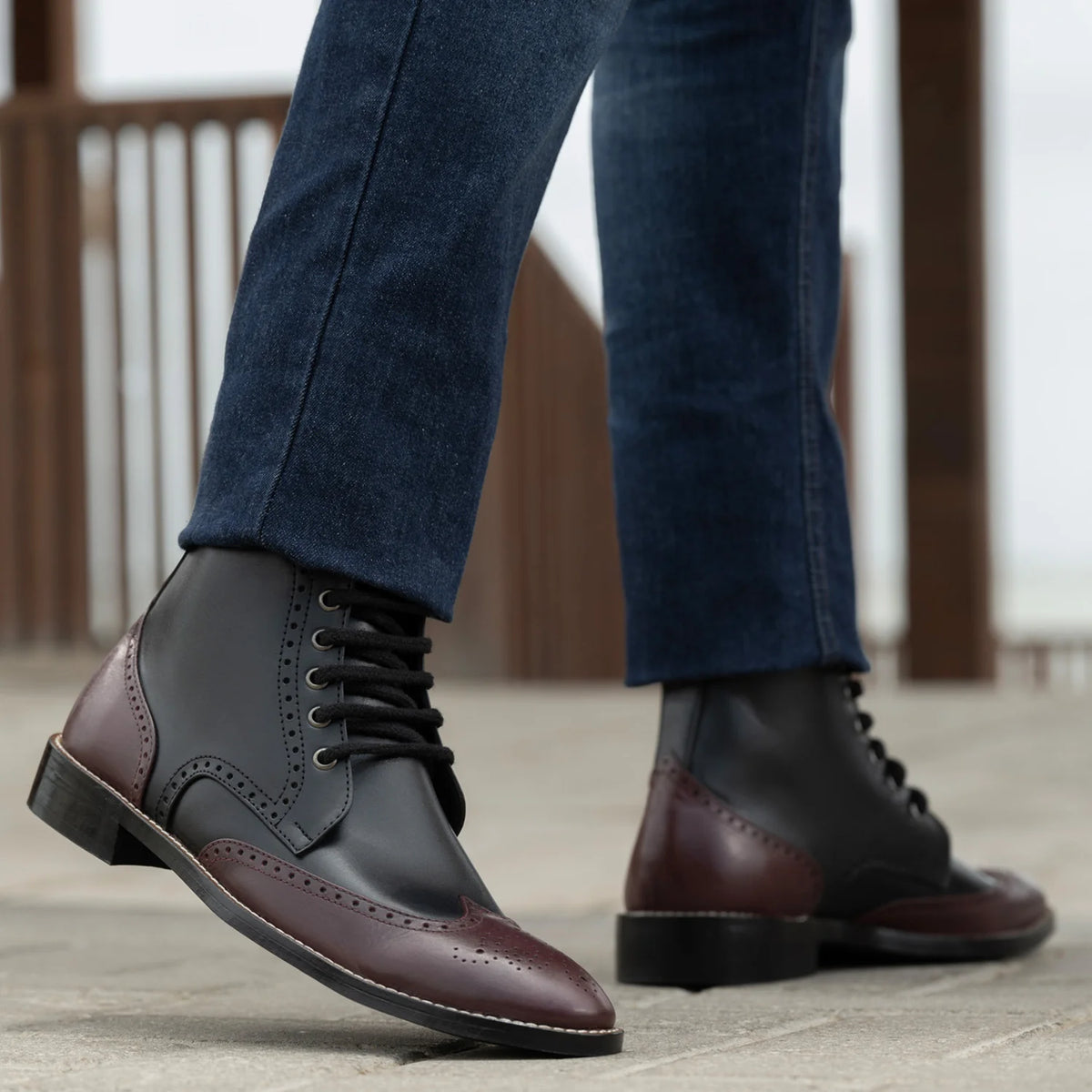Як виглядає на людині:  Duster Brogues Derby Maroon Black Leather Boots StudGuard For Men на моделі — природне спадання при денному світлі