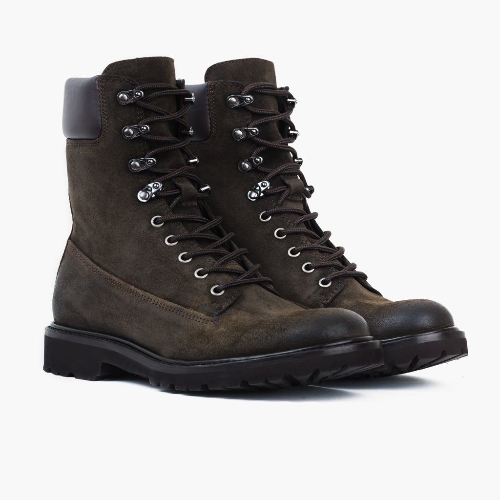 Explorer Dark Olive Suede Шкіряні черевики для Чоловіків in Olive Goatskin Suede - Вигляд збоку | Купити в офіційному онлайн-магазині