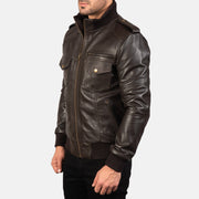 
Brown Sheepskin Leather Bomber Jacket - Вигляд ззаду з ідеальною посадкою по плечах та рівним подолом