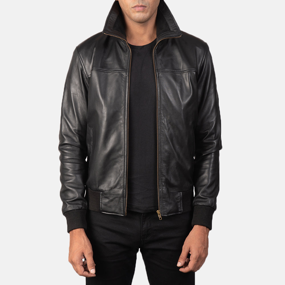 
Air Rolf Чорний Шкіряний бомбер для Чоловіків in Black Sheepskin Leather - Вигляд спереду та приталений силует | Купити в офіційному онлайн-магазині