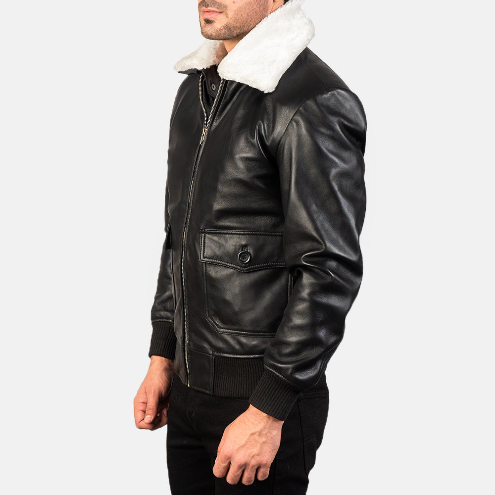 
Black Sheepskin Leather Bomber Jacket - Вигляд ззаду з ідеальною посадкою по плечах та рівним подолом
