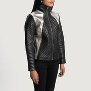 
Black Sheepskin Leather Biker Jacket - Вигляд ззаду з ідеальною посадкою по плечах та рівним подолом