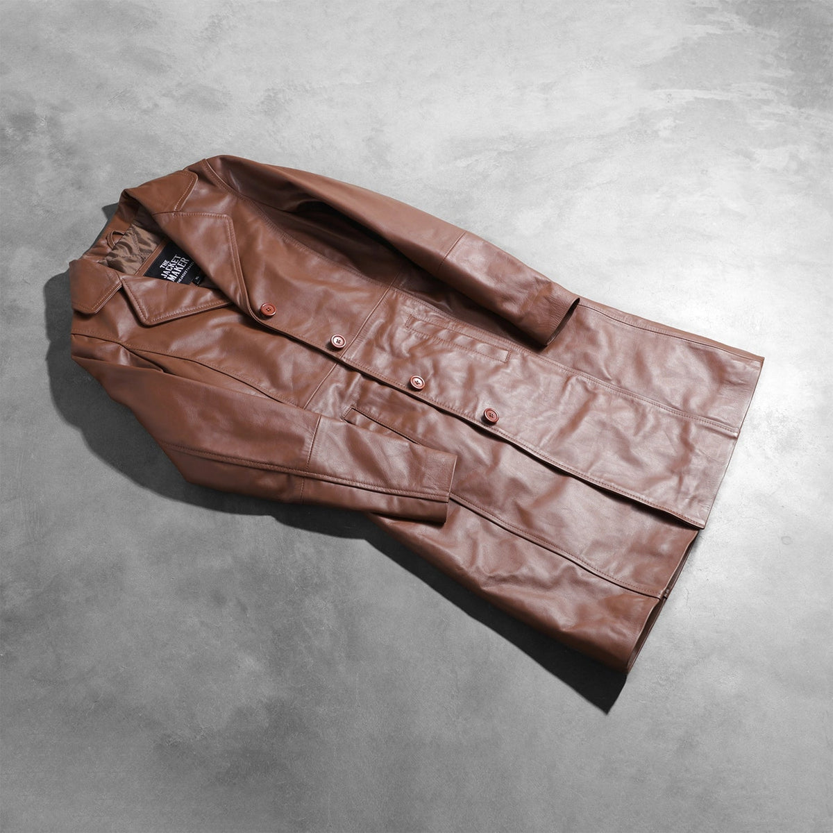 
Open Hem & Hem Craftsmanship Construction Detail on Alice Коричневий Double Breasted Шкіряне пальто для Жінок
