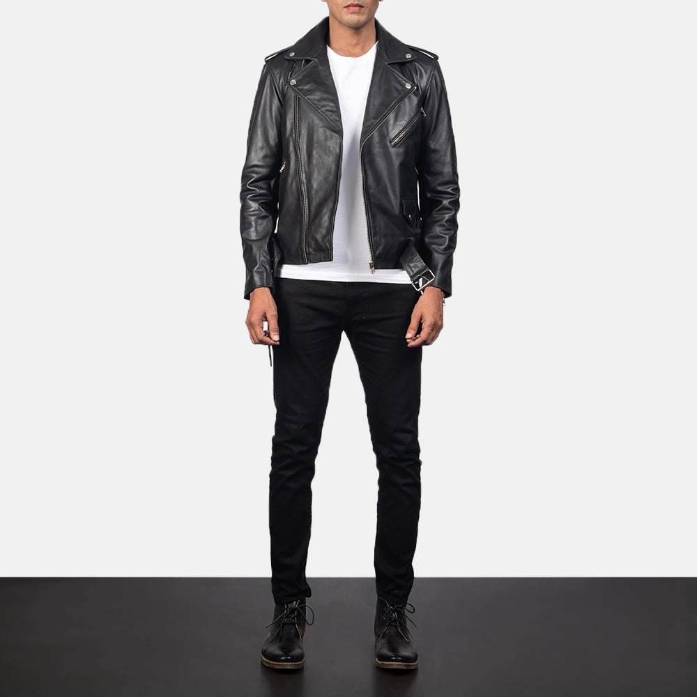 
Allaric Alley Black Leather Biker Jacket - Вигляд збоку з ергономічним кроєм рукава