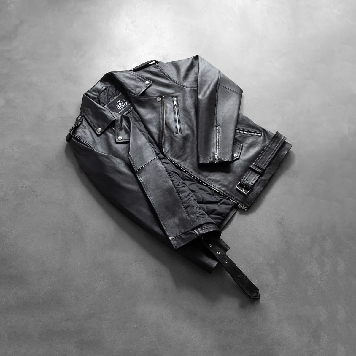 
Майстерність обробки подолу та швів на Allaric Alley Black Leather Biker Jacket