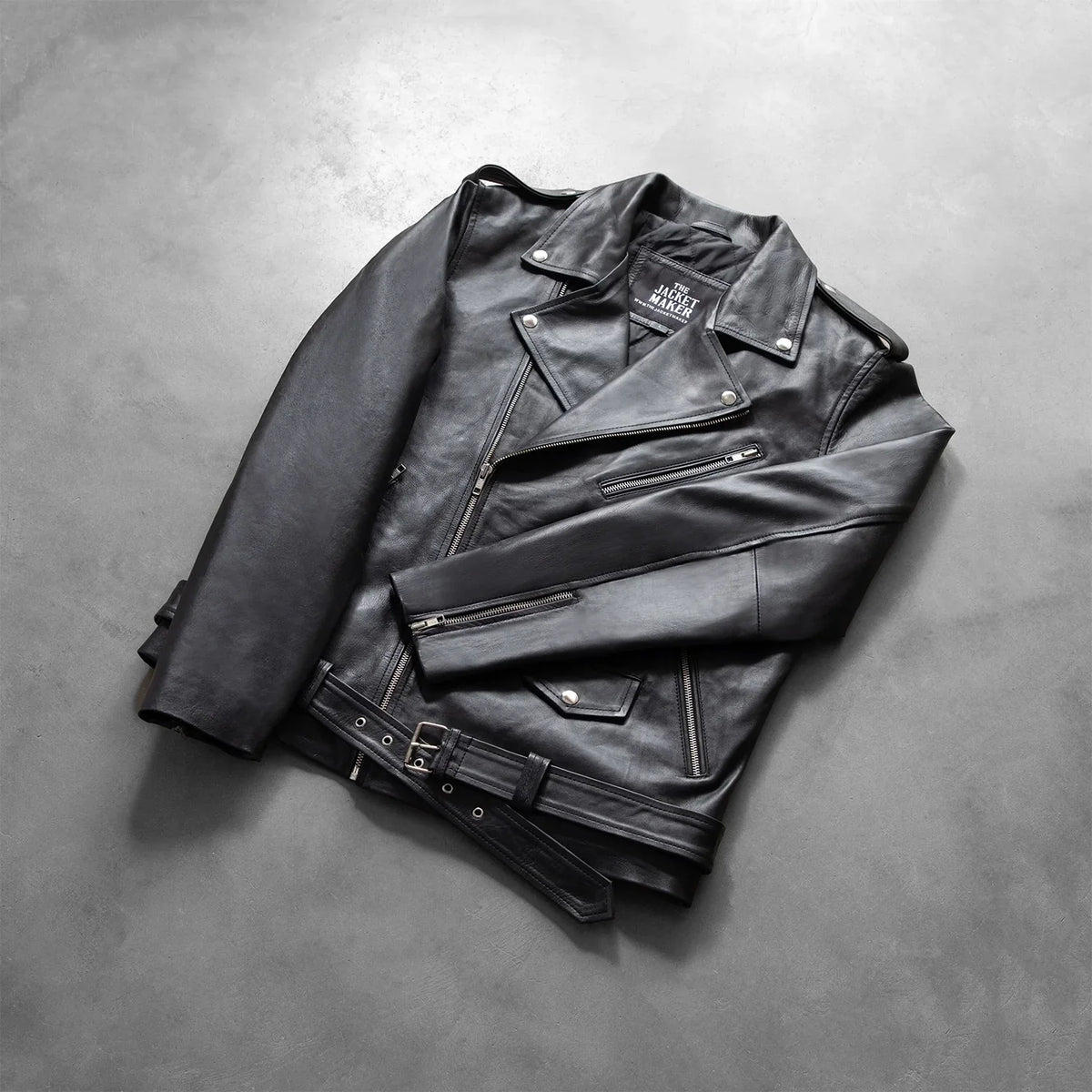
Як виглядає на людині:  Allaric Alley Black Leather Biker Jacket на моделі — природне спадання при денному світлі