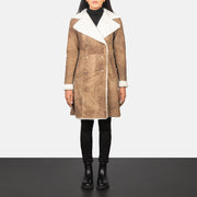 
Amie Distressed Brown Double Breasted Shearling Coat in Distressed Brown Sheepskin Snuffed - Вигляд спереду та приталений силует | Купити в офіційному онлайн-магазині