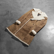 
Як виглядає на людині:  Amie Distressed Brown Double Breasted Shearling Coat на моделі — природне спадання при денному світлі