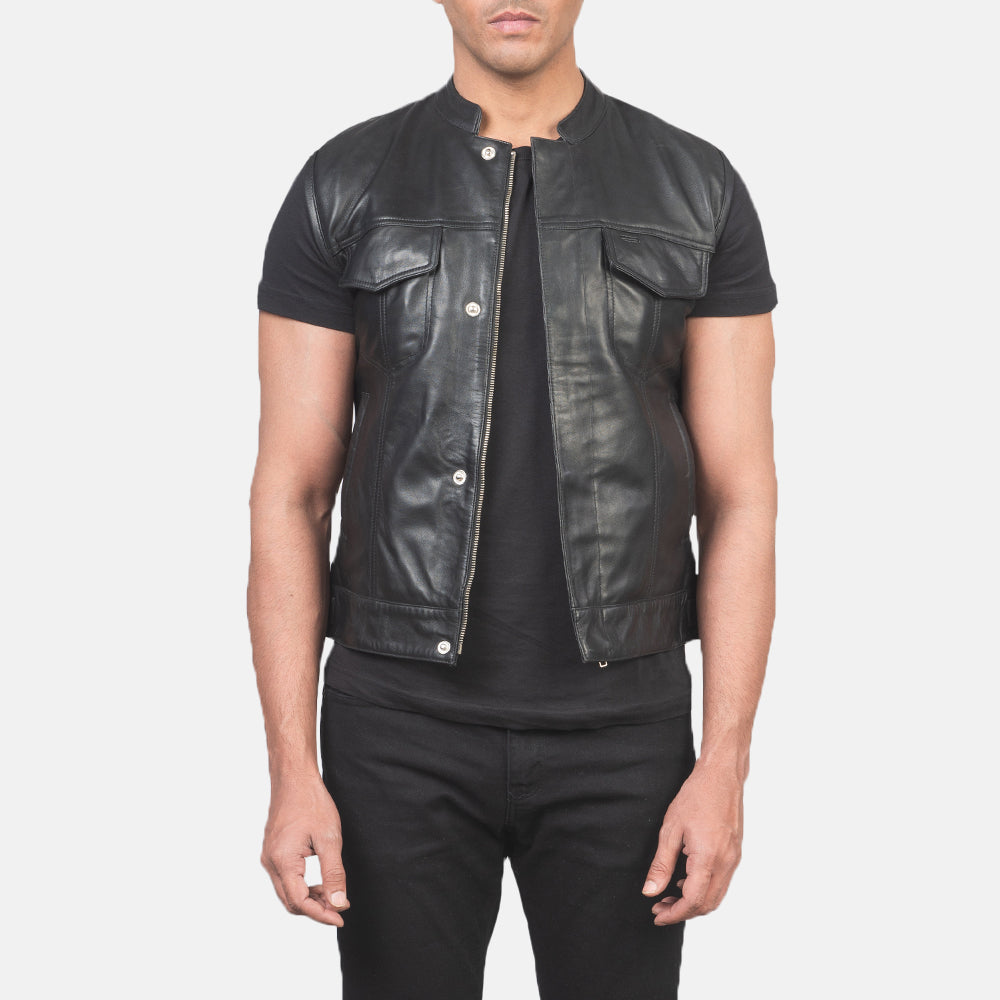 
Atlas Moto Чорний Шкіряний жилет для Чоловіків in Black Sheepskin Leather - Вигляд спереду та приталений силует | Купити в офіційному онлайн-магазині