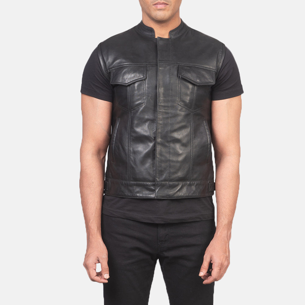 
Крупний план деталей of Band & Zipper with Button Flap Hardware on Atlas Moto Чорний Шкіряний жилет для Чоловіків