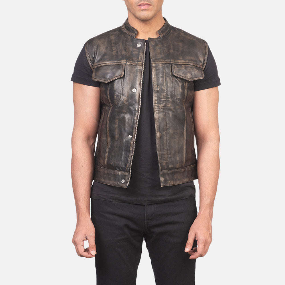 
Atlas Moto Distressed Коричневий Шкіряний жилет для Чоловіків in Distressed Brown Sheepskin Leather - Вигляд спереду та приталений силует | Купити в офіційному онлайн-магазині