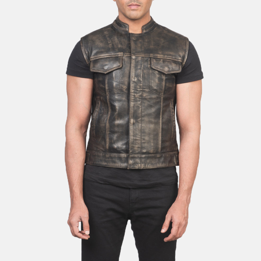 
Крупний план деталей of Band & Zipper with Button Flap Hardware on Atlas Moto Distressed Коричневий Шкіряний жилет для Чоловіків
