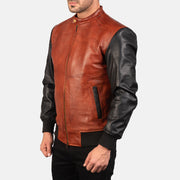 
Як виглядає на людині:  Avan Black Leather Bomber Jacket на моделі — природне спадання при денному світлі