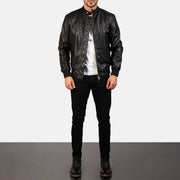 
Avan Black Leather Bomber Jacket - Вигляд збоку з ергономічним кроєм рукава
