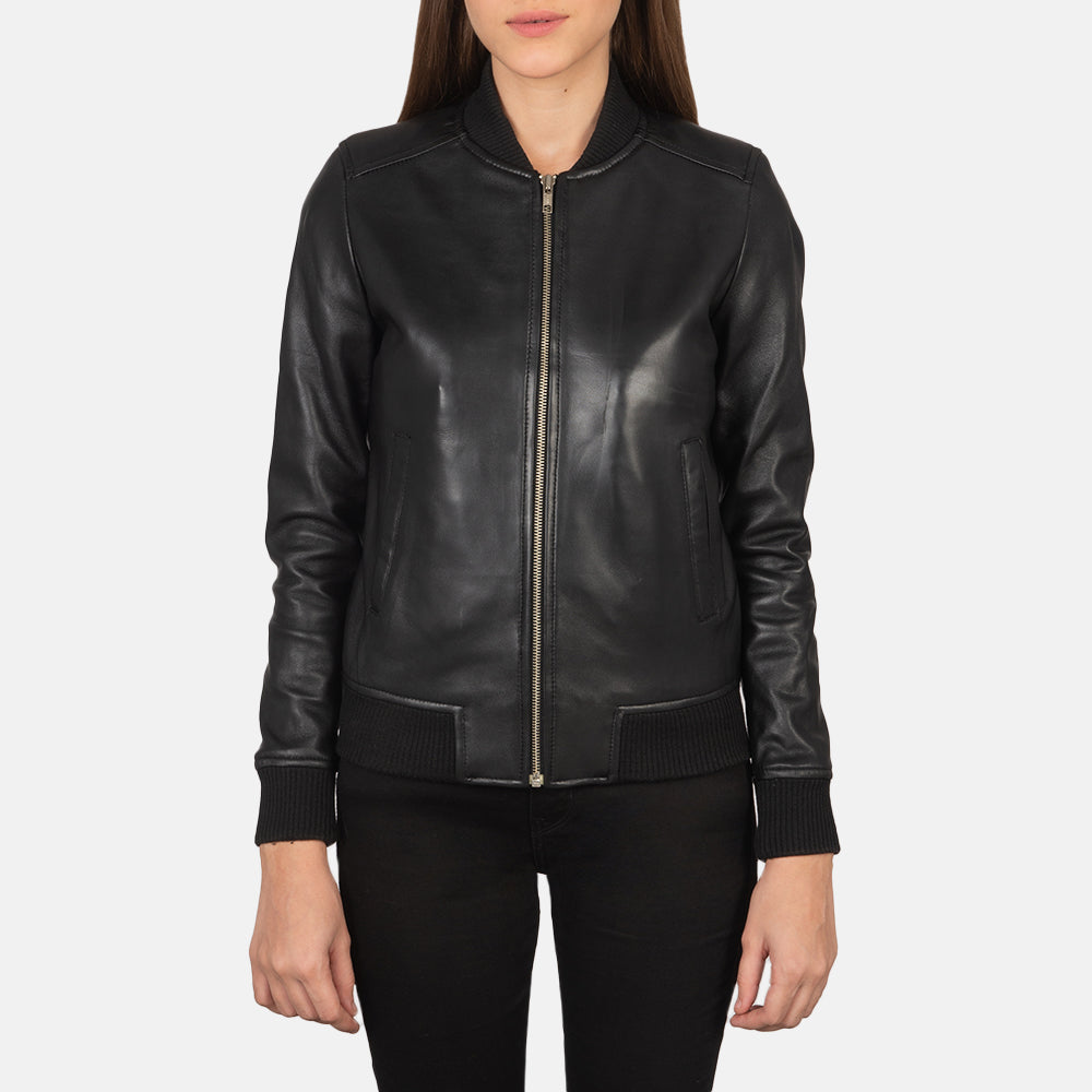 
Крупний план деталей of Varsity - Rib Knit & Zipper with Wind Flap Hardware on Bliss Чорний Шкіряний бомбер для Жінок