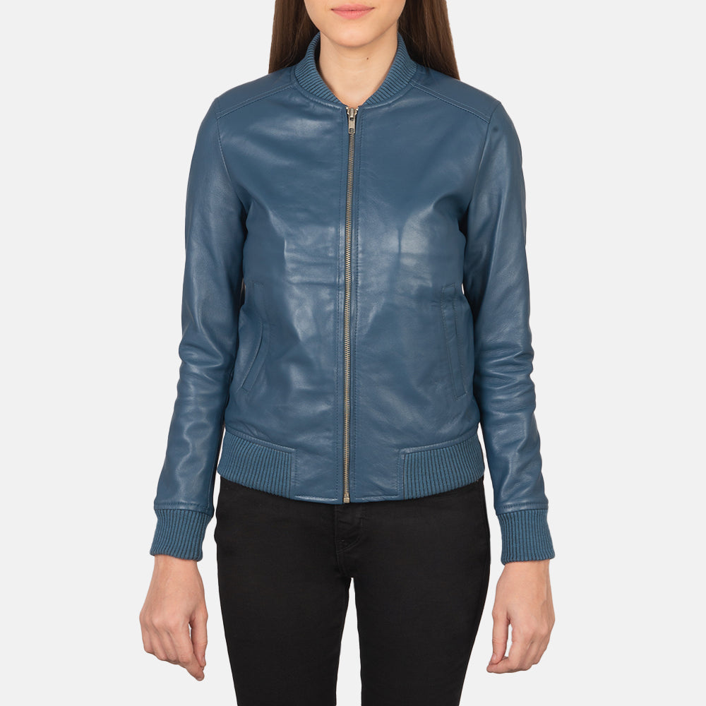 
Крупний план деталей of Varsity - Rib Knit & Zipper with Wind Flap Hardware on Bliss Синій Шкіряний бомбер для Жінок
