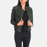 
Bliss Оливковий Suede Шкіряний бомбер для Жінок in Green Goatskin Suede - Вигляд спереду та приталений силует | Купити в офіційному онлайн-магазині