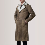 
Cai Distressed Коричневий Leather Shearling Шкіряне пальто для Чоловіків For Men - Вигляд збоку з ергономічним кроєм рукава