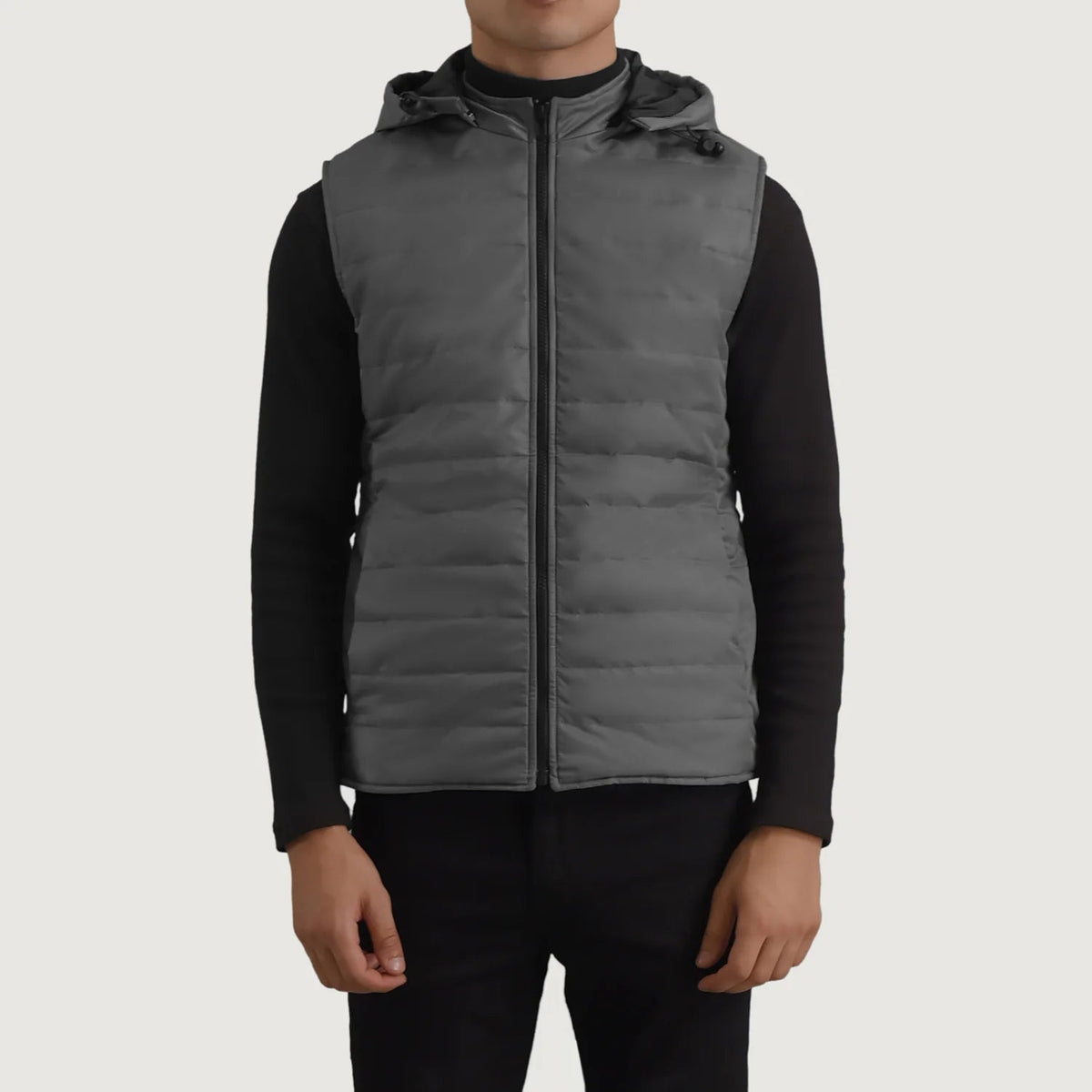 
Крупний план деталей of Classic Collar & Zipper Hardware on Carlo Grey Утеплена жилетка з капюшоном для Чоловіків