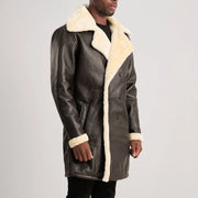 
Як виглядає на людині:  Charles Brown Suede Leather Shearling Double-Breasted Coat на моделі — природне спадання при денному світлі
