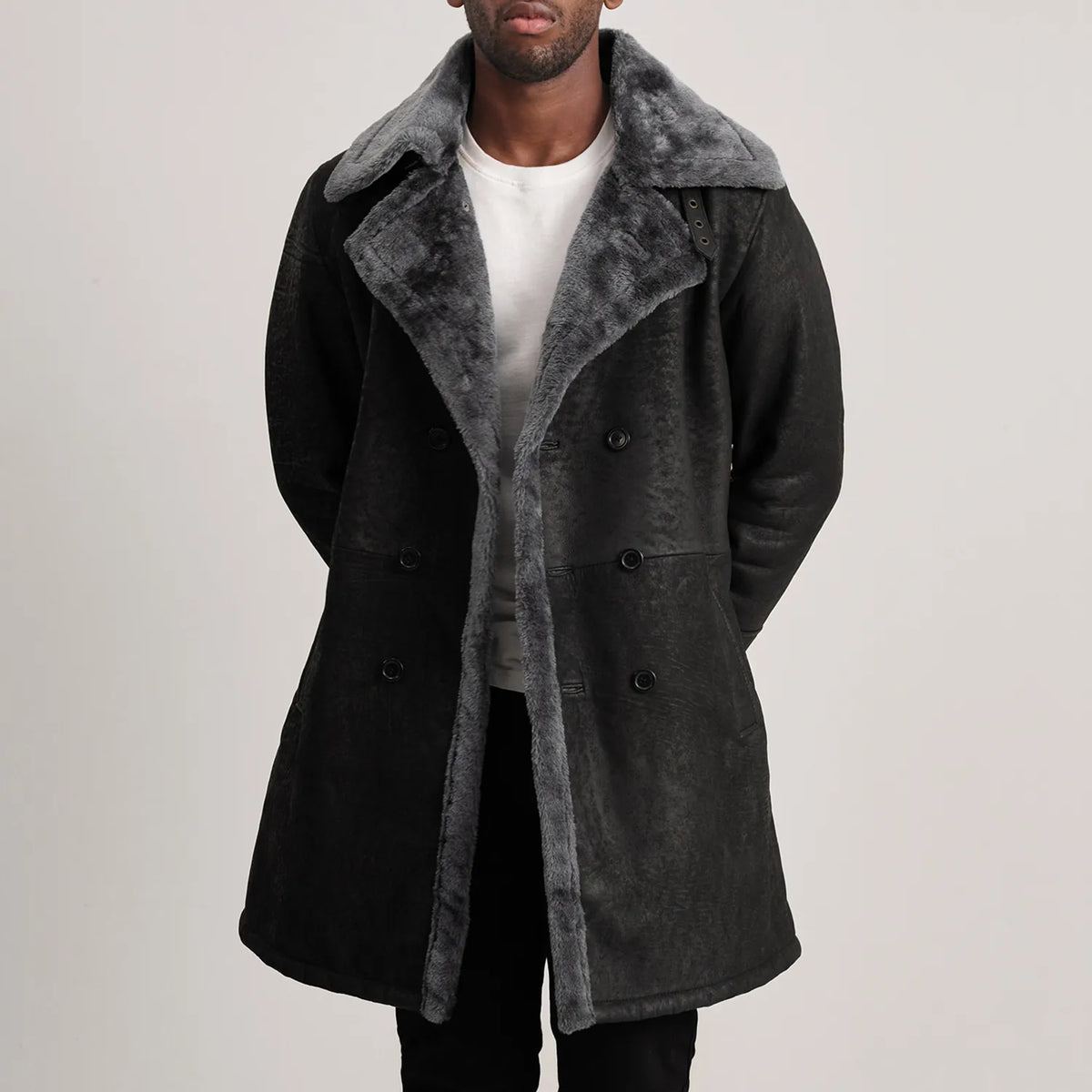 
Charles Brown Suede Leather Shearling Double-Breasted Coat in Brown Goatskin Suede - Вигляд спереду та приталений силует | Купити в офіційному онлайн-магазині