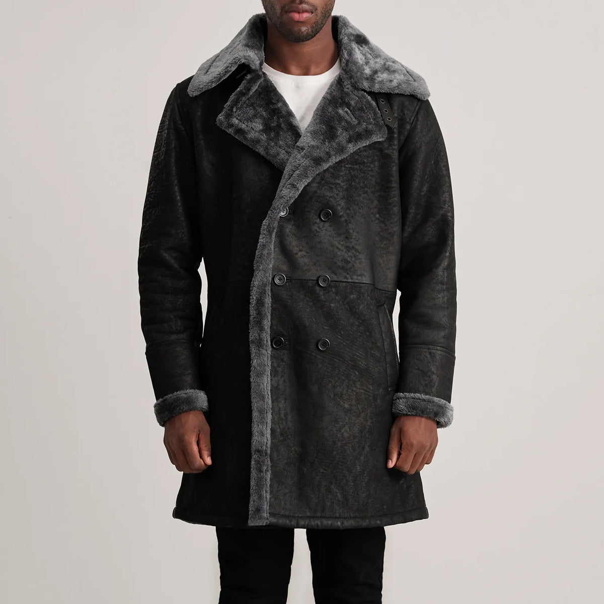
Крупний план деталей of Notch & Button Hardware on Charles Brown Suede Leather Shearling Double-Breasted Coat