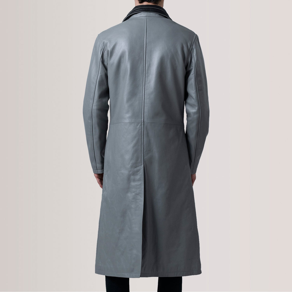 
Крупний план деталей of Notch & Button Hardware on Charlton Grey Leather Single Breasted Шкіряне пальто для Чоловіків For Men