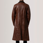 
Крупний план деталей of Notch & Button Hardware on Charlton Waxed Коричневий Leather Single Breasted Шкіряне пальто для Чоловіків For Men