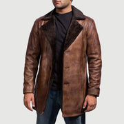 
Cinnamon Distressed Leather Fur Шкіряне пальто для Чоловіків in Distressed Brown Sheepskin Burnishing - Вигляд спереду та приталений силует | Купити в офіційному онлайн-магазині