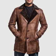 
Cinnamon Distressed Leather Fur Шкіряне пальто для Чоловіків - Вигляд збоку з ергономічним кроєм рукава