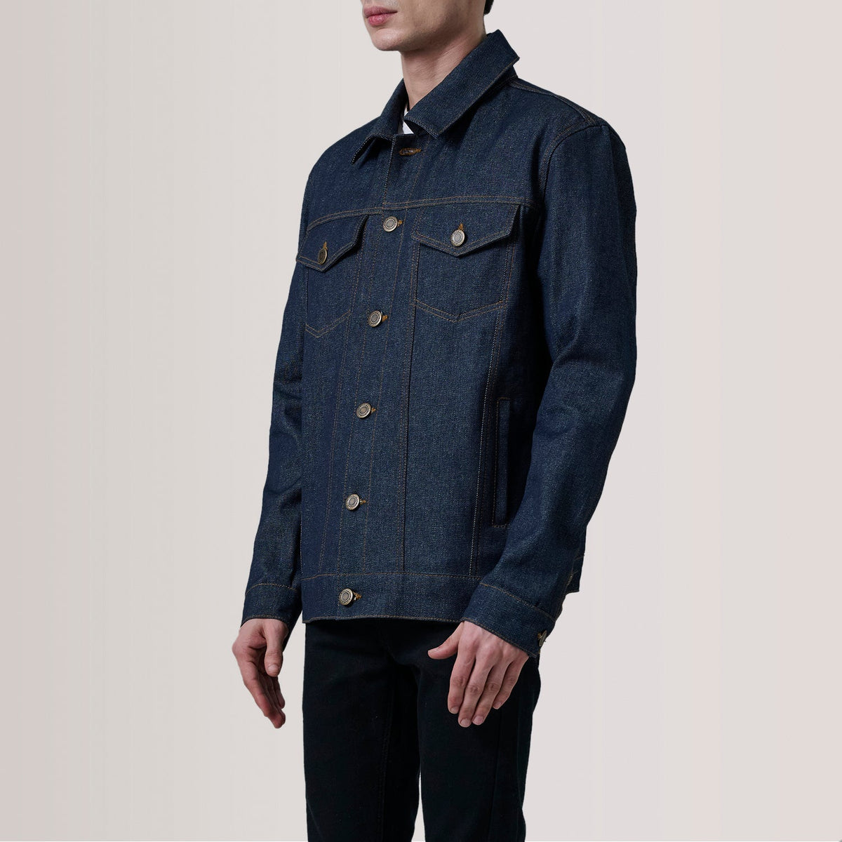 
Conard Ash Grey Denim Trucker Jacket For Men - Вигляд збоку з ергономічним кроєм рукава