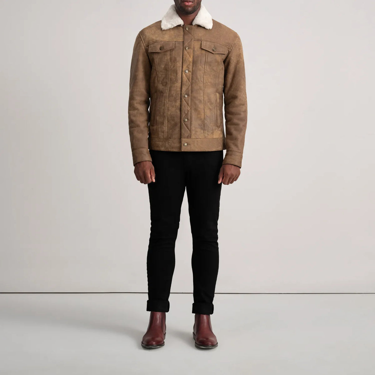 
Dallis Snuffed Brown Shearling Trucker Jacket - Вигляд збоку з ергономічним кроєм рукава